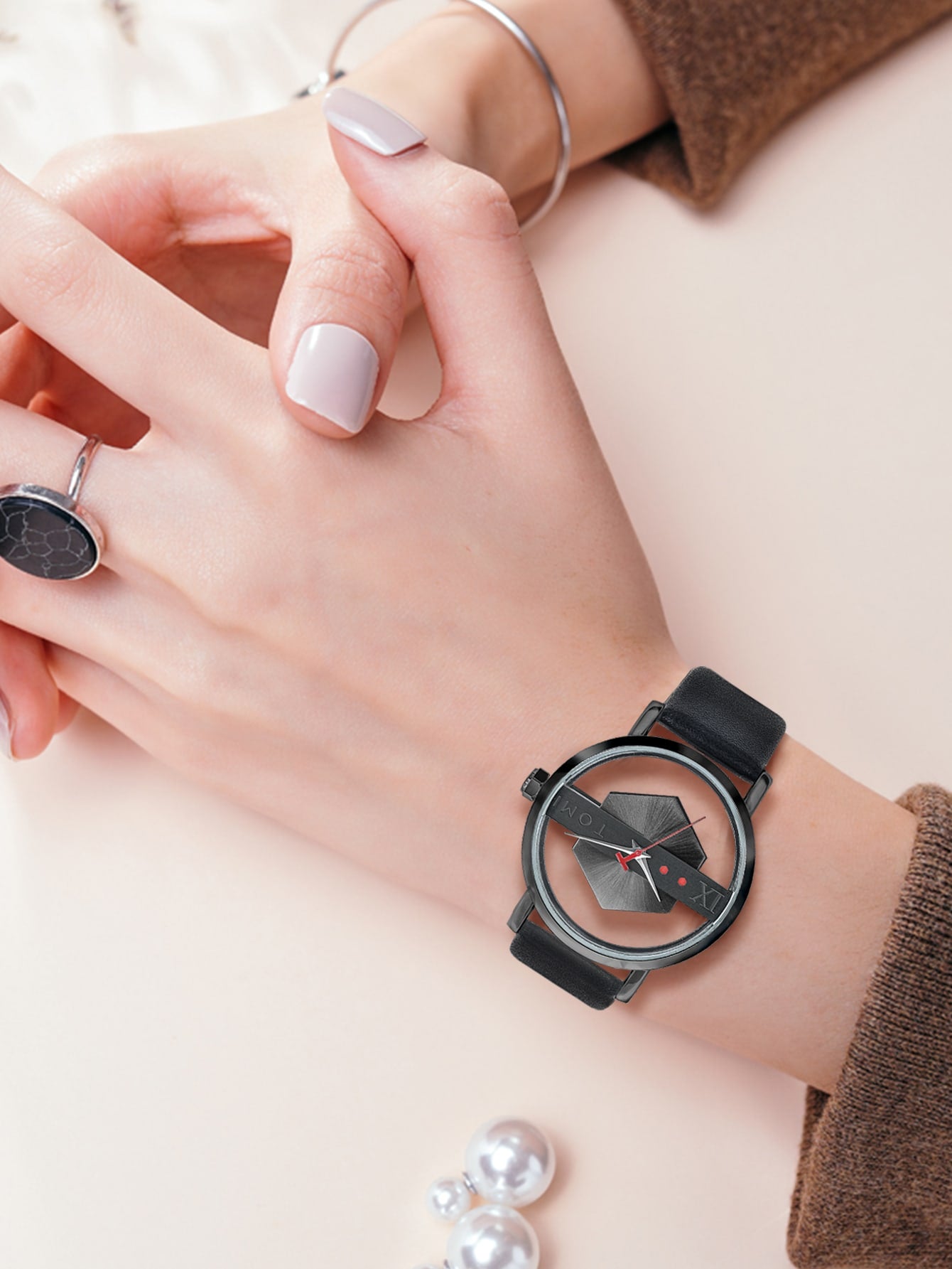 Relógio Dourado Design Vazio Pulseira Couro