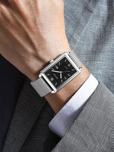 Relógio Quadrado Preto Pulseira Malha Prata Minimalista