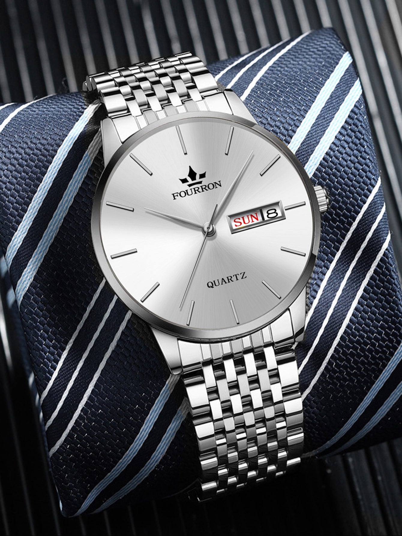 Relógio Quartz Fourron Prata Pulseira Malha Dia Data Elegante