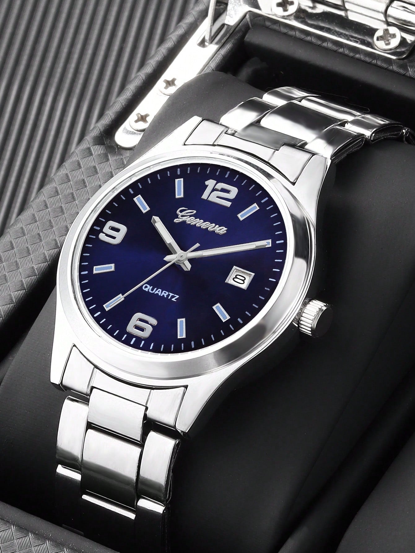 Relógio Azul Pulseira Malha Prata Data Janela