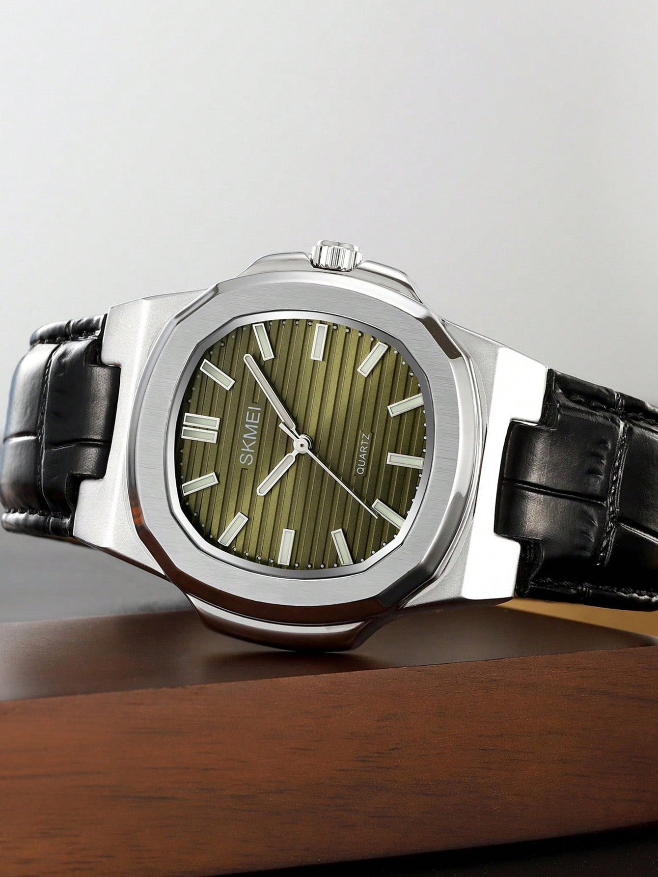 Relógio Prata Caixa Octogonal Mostrador Texturizado Elegante