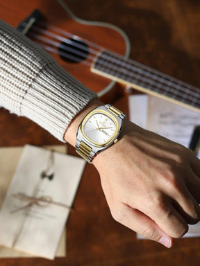 Relógio Quartz Megir Quadrado Prata Ouro Pulseira Bicolor Data Elegante