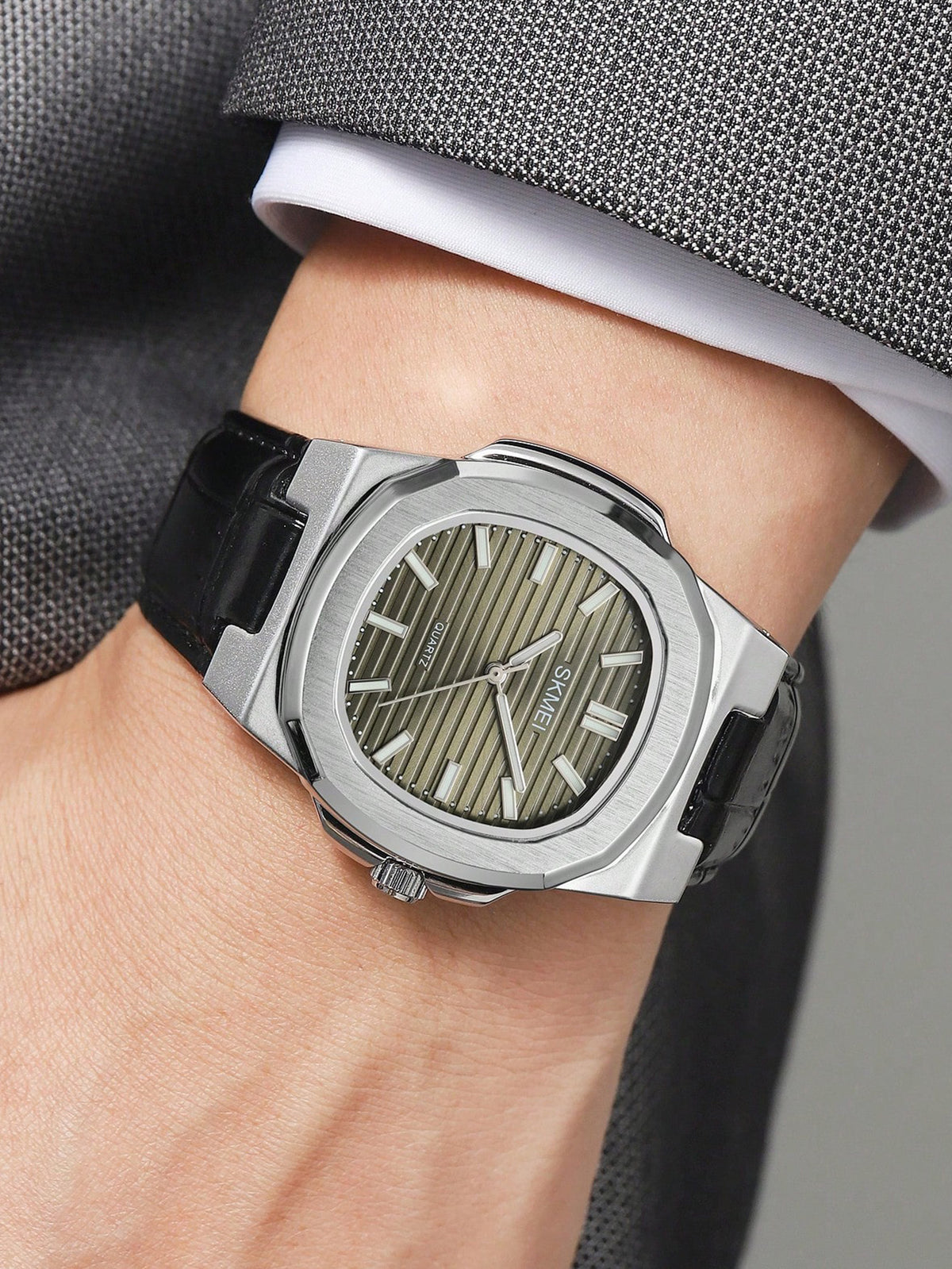 Relógio Prata Caixa Octogonal Mostrador Texturizado Elegante