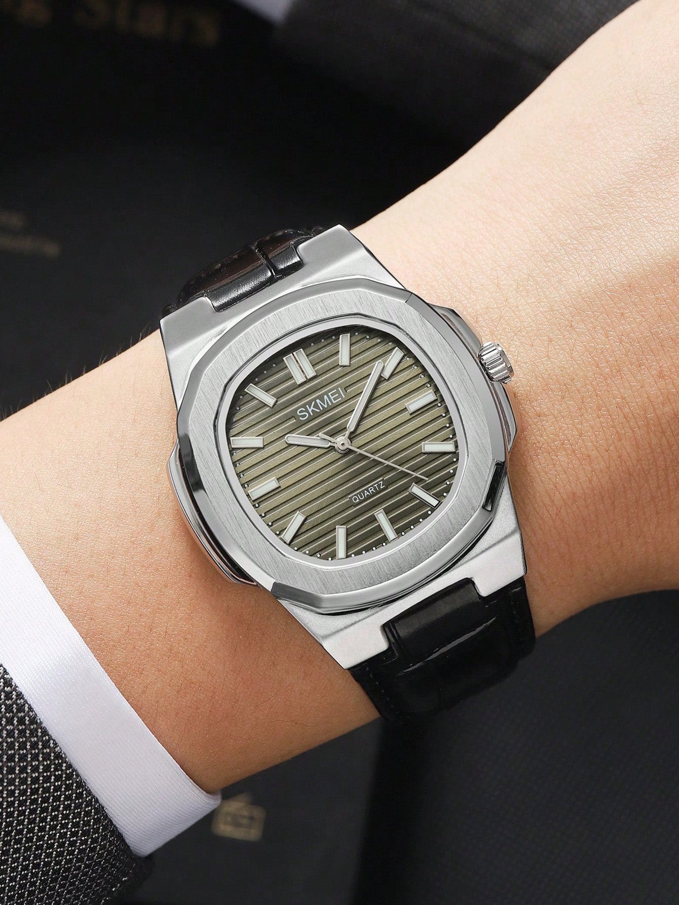 Relógio Prata Caixa Octogonal Mostrador Texturizado Elegante