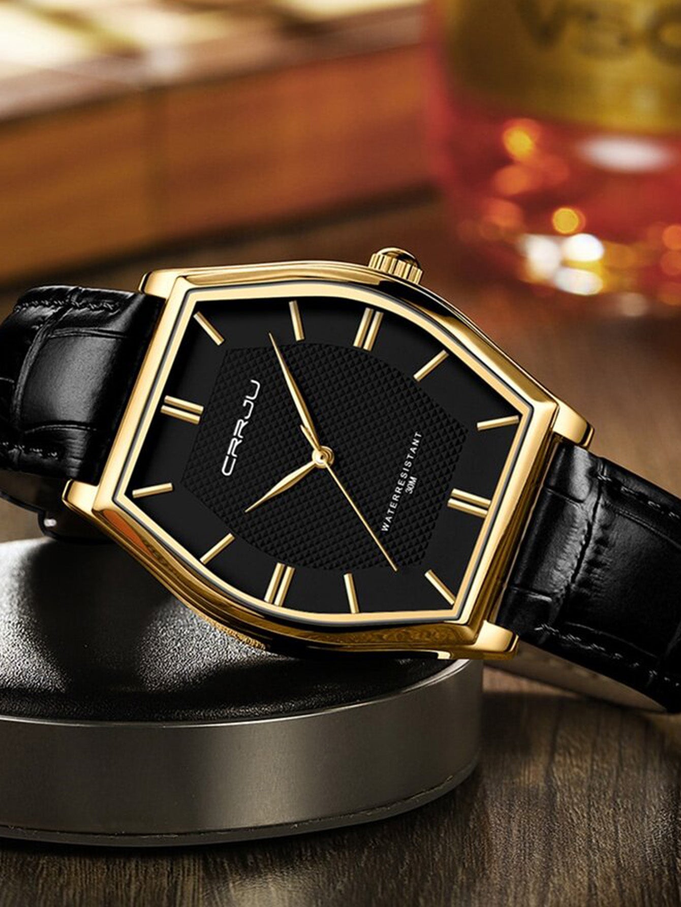 Relógio Caixa Hexagonal Dourado Couro Preto